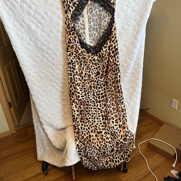 Leopard print maxi dress front cutout lace detail pretty little thing plus sz 12 - Picture 1 of 8